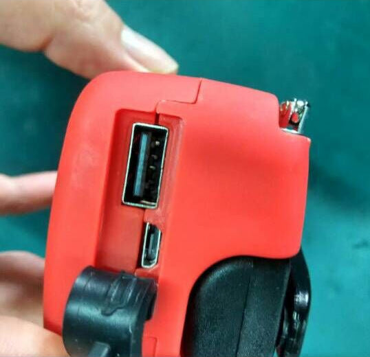 Solar hand crank USB charging radio flashlight capnig